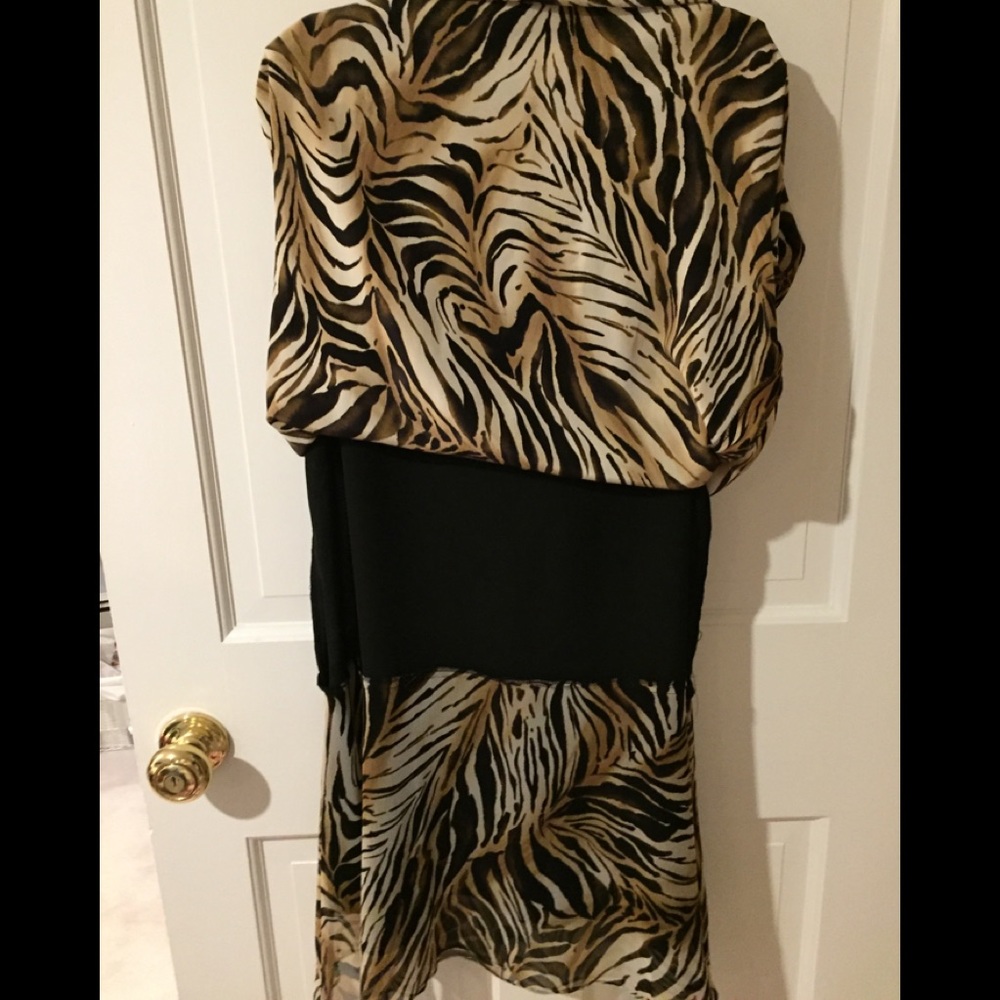 Jones New York Filmy Silk Dress with Leopard Style - Picture 2 of 6